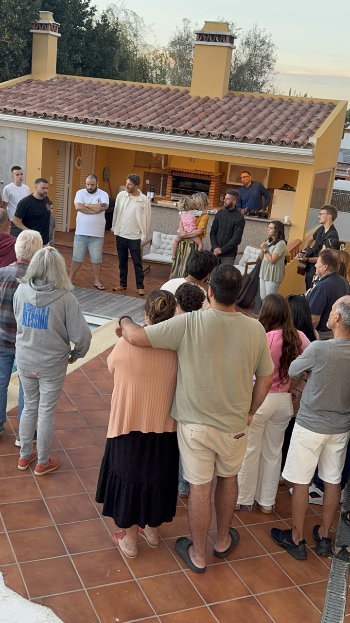 Robert Hanson preaching the gospel in Torres Vedras, Portugal